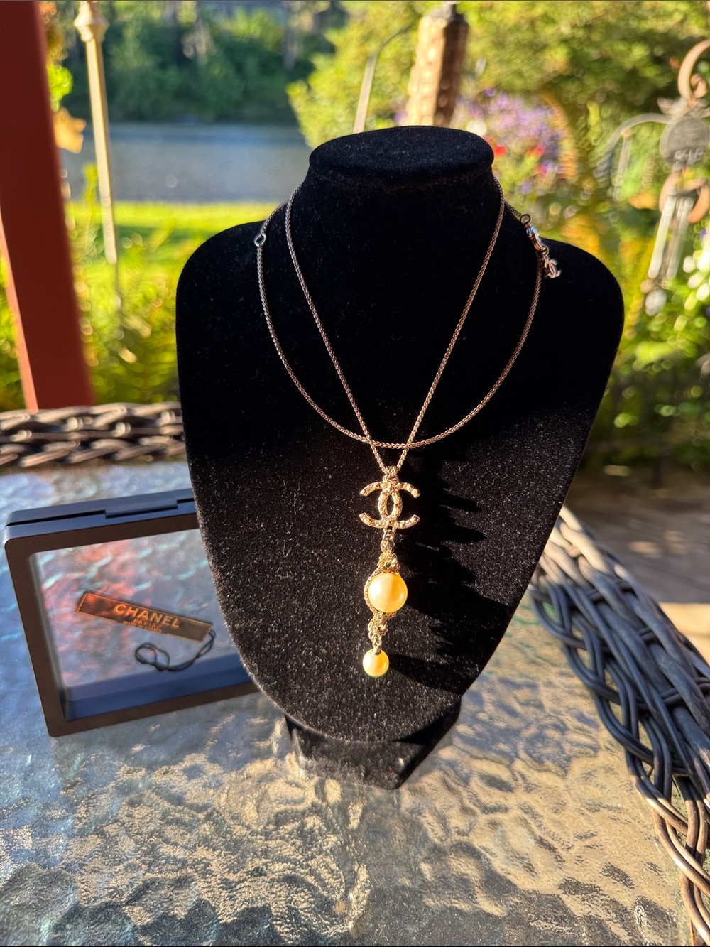 CHANEL Gold-Tone CC Logo Necklace with Cream Pearls